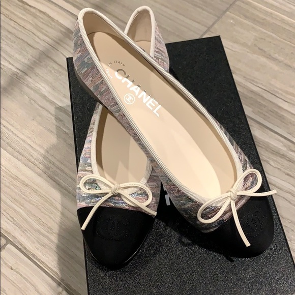 CHANEL Shoes - 100% Auth Chanel flats sz37